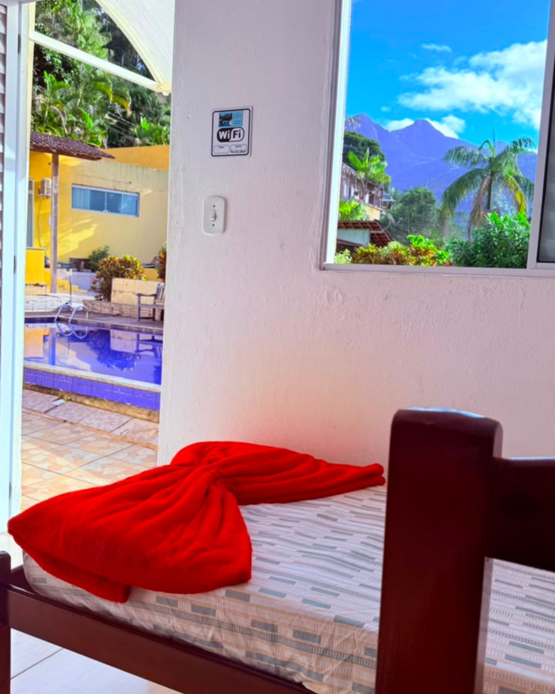 Quarto com saída direta para a piscina